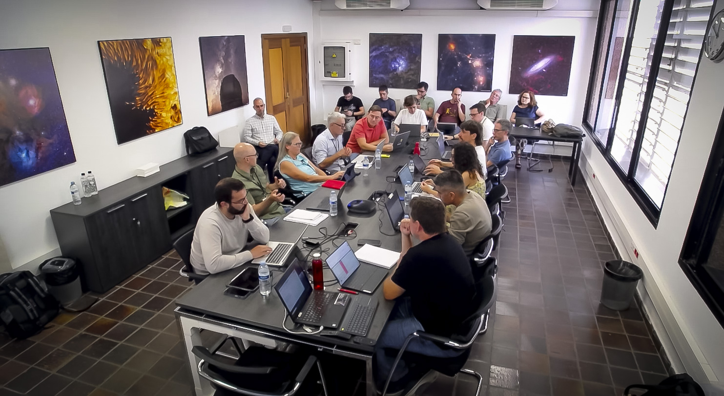 Sesión de trabajo con el comité internacional de expertos y el equipo de EST. Crédito: IAC