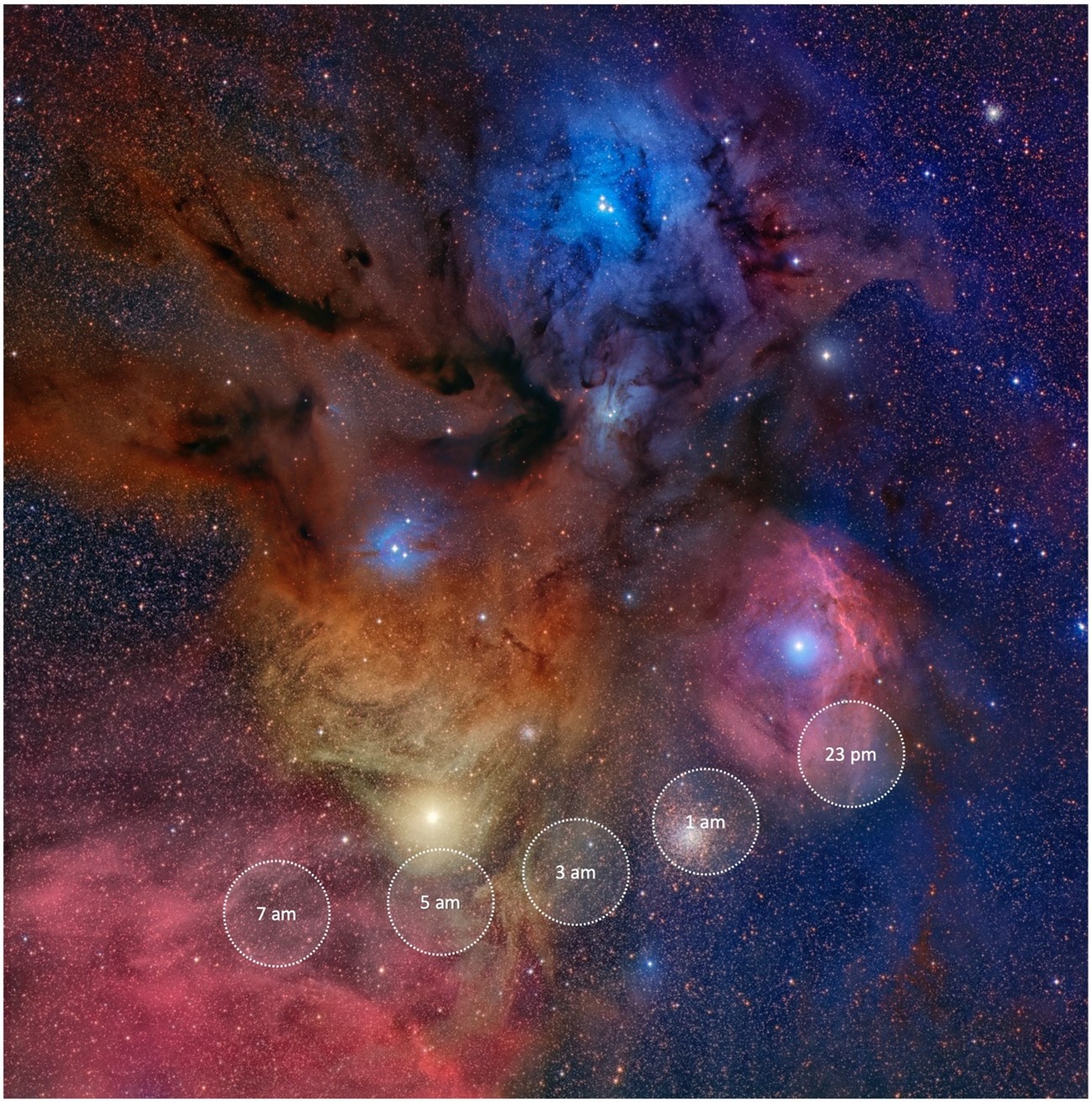 Localización de la Luna sobre una imagen profunda de la región de Antares obtenida con el Astrógrafo STC de Observatorio del Teide. La máxima aproximación entre Antares y la Luna será poco después de las 05:00 AM. Se aprecia como pasada la 01:00 la Luna sobrepasará el Cúmulo Globular M4 desde el punto de vista de las Islas Canarias.