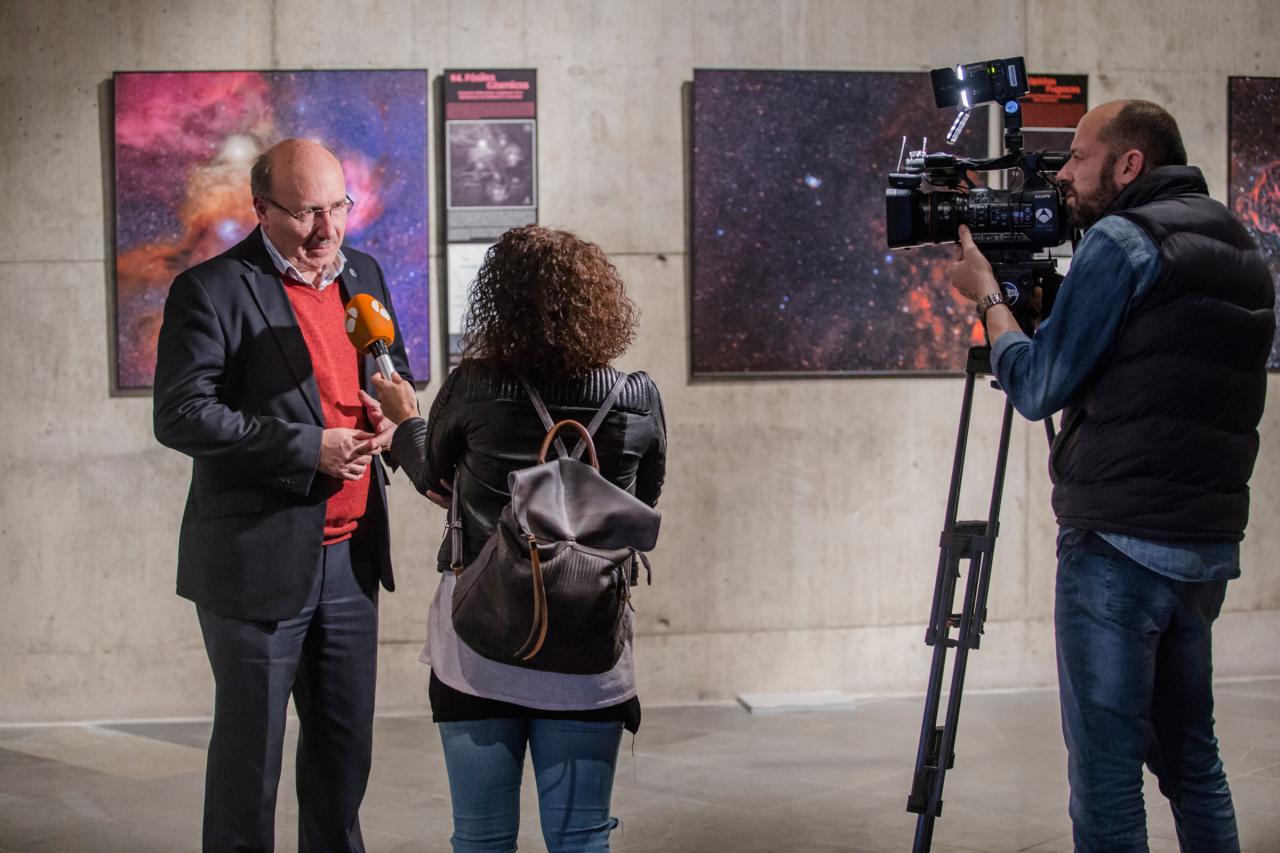 Rafael Rebolo, director of the IAC, during the presentation of the training project and the exhibition "100 Square Moons". 