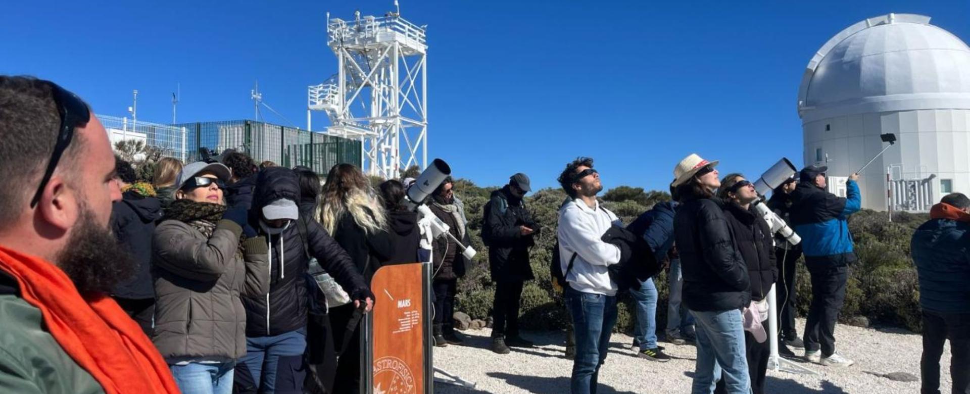 Observación con telescopios solares de divulgación del eclipse parcial de Sol del 29 de marzo de 2025 desde el Observatorio del Teide (Tenerife)