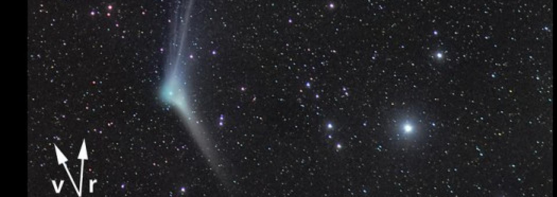 Cometa Catalina (C/2013 US10) observado desde el Observatorio del Teide (IAC) la noche del día 11 diciembre de 2015 (objetivo 300mm con cámara Sony a7S modificada, ISO 6400). La imagen es una composición de 30 imágenes individuales de 25 segundos de exposición -total 12.5 minutos- con seguimiento sidéreo (compensación rotación terrestre). En la imagen se observan perfectamente las tres partes del cometa: el núcleo central, la atmósfera cometaria o coma de un color verdoso intenso, la cola (principalmente de