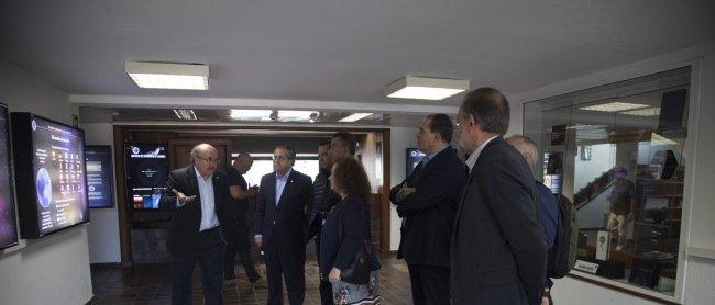 Cuatro senadores visitan el IAC