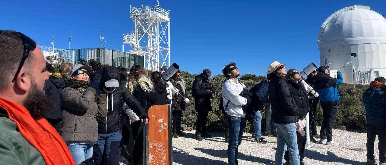 Public viewing of the partial solar eclipse on 29 March 2025 using public-access solar telescopes from the Teide Observatory (Tenerife)