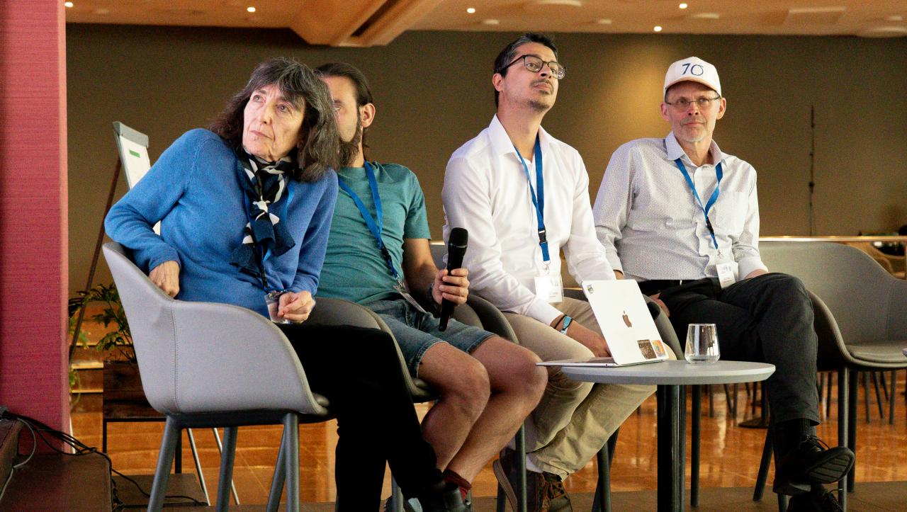 Wendy Freedman, Lloyd Knox, entre otros participantes durante una de las charlas del congreso.