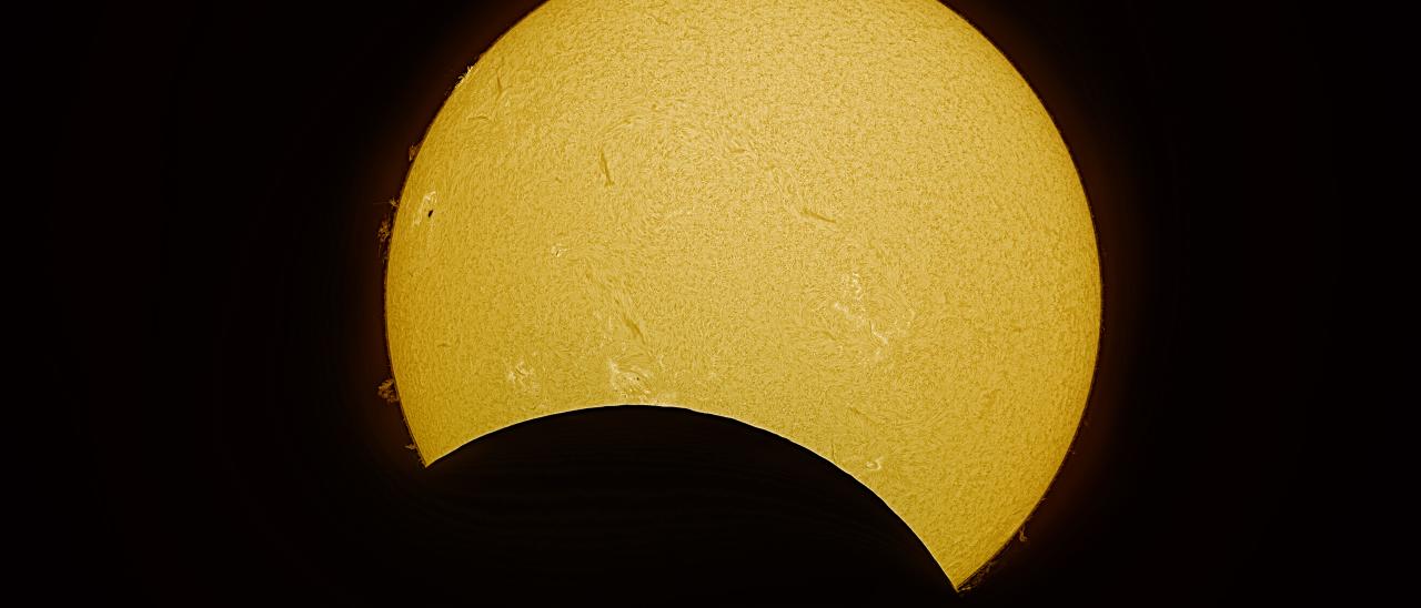 Imagen en H-alpha del eclipse solar parcial del 29 de marzo de 2025