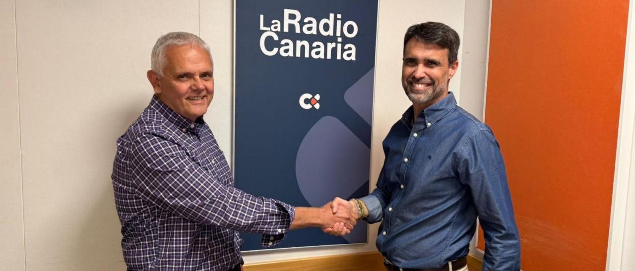 El director del IAC, Valentín Martínez Pillet; y el de La Radio Canaria, Mayer Trujillo, celebran el inicio del programa 