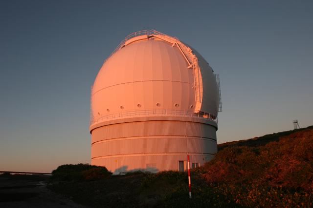 El Telescopio William Herschel al atardecer