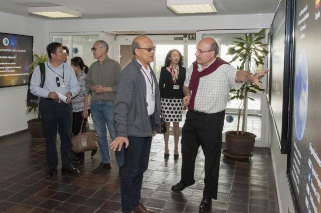 El vicepresidente de la Academia de Ciencias de China y una delegación del NAOC visitan el IAC y los Observatorios de Canarias