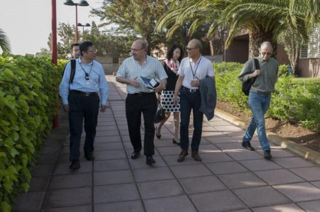 El vicepresidente de la Academia de Ciencias de China y una delegación del NAOC visitan el IAC y los Observatorios de Canarias