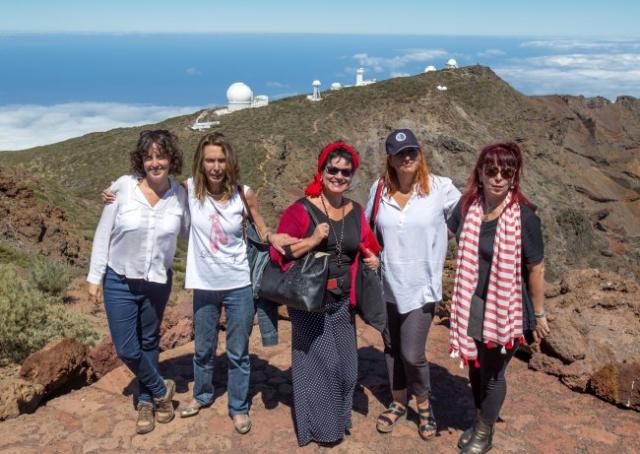 Estrellas de la literatura ‘tocan el cielo’ en el Observatorio de La Palma