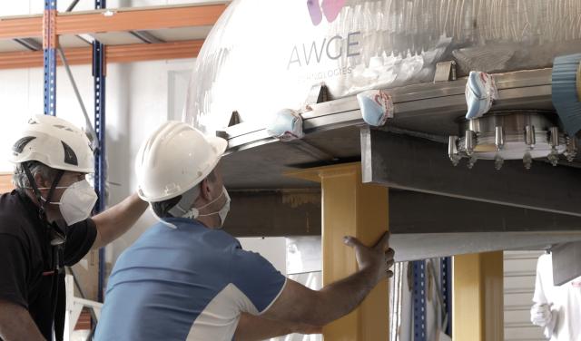 Placement of the four legs of the test cryostat in the AIV room of the IAC. Credit: Inés Bonet (IAC)