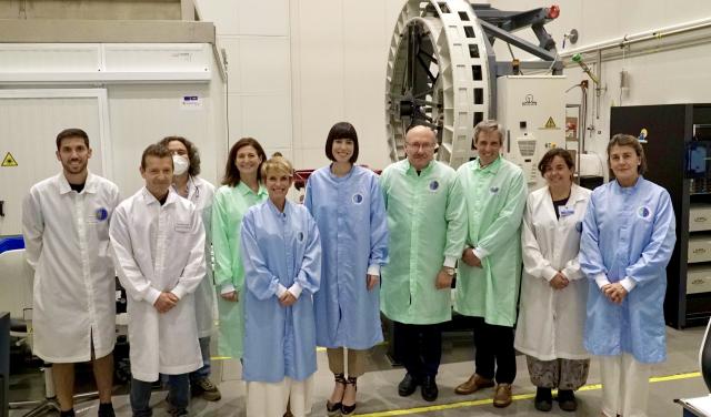 Attendees of the IAC Governing Council during their visit to the Instrumentation Area