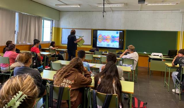 Attendees at the talk "The history of the Universe in 24 hours" at IES Prof. Martín Miranda.