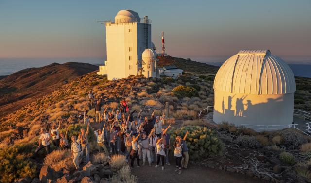 Attendees of the "Acércate al Cosmos" 2022 course at sunset with the solar towers