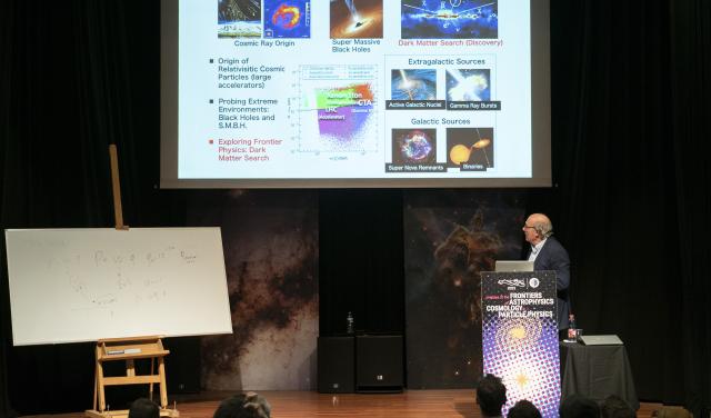 Rafael Rebolo, Director of the IAC, giving the inaugural lecture of the Winter School. 