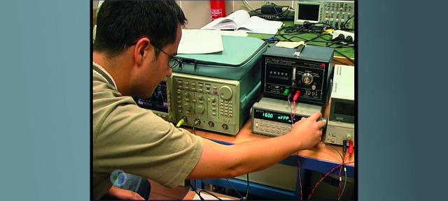 Cryogenic tests of the EMIR detector electronics (2005)