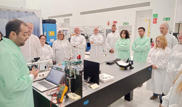 Attendees at the open day visit the clean room of the IACTEC building in La Laguna. 