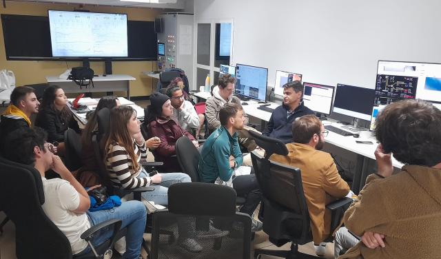 Participantes a la formación práctica del proyecto EDUCADO en la sala de control del Telescopio William Herschel (WHT), en el Observatorio del Roque de los Muchachos (La Palma)