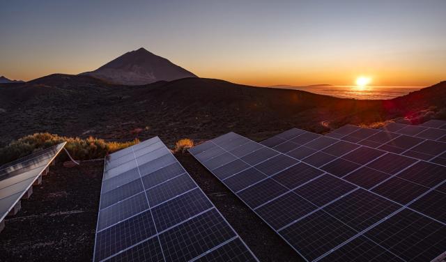 Paneles solares instalados en el Observatorio del Teide