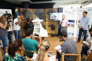 Presentation ceremony of the model of the European Solar Telescope carried out by Manuel Collados Vera, the coordinator of the project and Solar Physics researcher at the IAC, and José Gilberto Moreno, director of the Elder Museum of Science and Technolog Presentation ceremony of the model of the European Solar Telescope carried out by Manuel Collados Vera, the coordinator of the project and Solar Physics researcher at the IAC, and José Gilberto Moreno, director of the Elder Museum of Science and Technolog