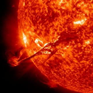 Protuberancia solar. Crédito: NASA. 11947