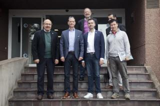 De izquierda a derecha: Rafael Rebolo, director del IAC; Florian Lennert, director asociado de London School of Economics (LSE); Carlos Martínez, subdirector del IAC; Frank Wernecke, CEO de Dronemasters; Javier Garabal, asesor del Gobierno Canarias; y Ant 11951