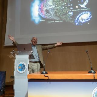 Robert P. Kirshner, Executive Director of the Thirty Metre Telescope International Observatory (TIO), during his talk at the IAC.