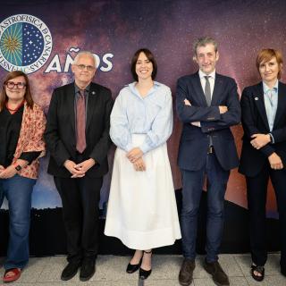 La ministra Diana Morant junto al director del CDTI, José Moisés Martín; el director del IAC, Valentín Martínez; la subdirectora del IAC, Eva Villaver y la Secretaria General de Innovación, Teresa Riesgo.