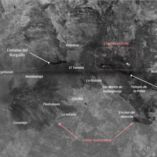 Imagen en escala de grises de DRAGO-2 con dos bandas SWIR, puntos brillantes de llamas activas y zonas quemadas oscuras.