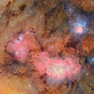 Las primeras imágenes de las nebulosas Trífida y Laguna captadas por el Observatorio Vera C. Rubin. Esta imagen combina 678 imágenes separadas tomadas en poco más de siete horas de tiempo de observación
