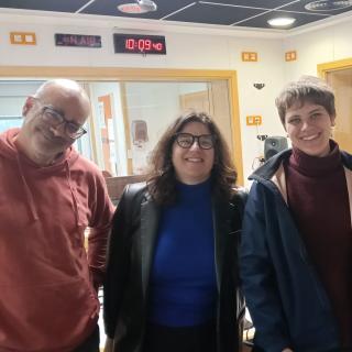 Los participantes en el programa Soñando Estrellas, Antonio Eff Darwich, Valentina Ghiraldo y Selene Gila con la presentadora Verónica Martín / IAC