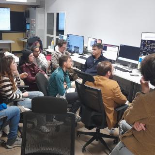 Participantes a la formación práctica del proyecto EDUCADO en la sala de control del Telescopio William Herschel (WHT), en el Observatorio del Roque de los Muchachos (La Palma) Participantes a la formación práctica del proyecto EDUCADO en la sala de control del Telescopio William Herschel (WHT), en el Observatorio del Roque de los Muchachos (La Palma)