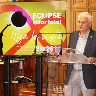 Valentín Martínez Pillet, Director of the IAC, speaks during the press conference presenting the NATE educational programme on the August eclipse in Palencia.