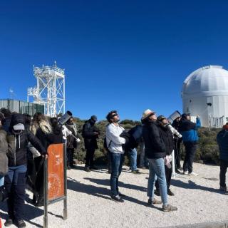 Observación con telescopios solares de divulgación del eclipse parcial de Sol del 29 de marzo de 2025 desde el Observatorio del Teide (Tenerife)