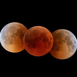Luna “roja” en el máximo de la totalidad del eclipse del 27 de julio 2018. Luna “roja” en el máximo de la totalidad del eclipse del 27 de julio 2018.