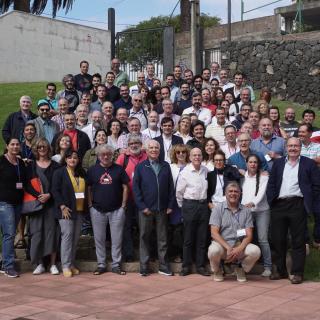 Asistentes al congreso "Impulsando la Astrofísica en España: 50 años de tesis doctorales en el IAC".