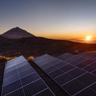 Paneles solares instalados en el Observatorio del Teide Paneles solares instalados en el Observatorio del Teide