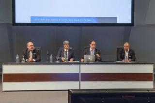 De izquierda a derecha: Rafael Rebolo, director del Instituto de Astrofísica de Canarias (IAC); Alberto Bernabé Teja, consejero de Turismo; Jorge Amador Monteverde, jefe del programa GSTP de la Agencia Europea Espacial (ESA) y Francisco Almeida Rodríguez, 8425