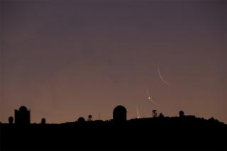 Montaje de tres imágenes de la ocultación de Venus tras la Luna desde el Observatorio del Teide. Crédito: Daniel López (IAC). 8435