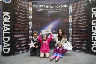 Algunos de las niños y niños que participaron en las actividades organizadas por el IAC por el Día Internacional de la Mujer y la Niña en la Ciencia. Crédito: Elena Mora (IAC). 8534