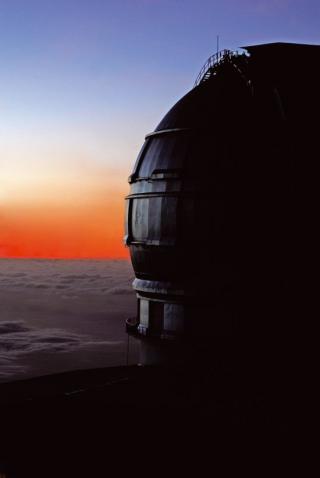 Cúpula del Gran Telescopio CANARIAS (GTC) durante un atardecer en el Observatorio del Roque de Los Muchachos, en la isla de La Palma. Autor: Ángel L. Aldai. 8055