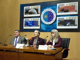 De izquierda a derecha el Delegado Territorial del ONCE en Canarias, D. Gabriel Lizoaín, el Director del IAC, D. Francisco Sánchez y la coordinadora del proyecto, Dª Inés Rodríguez. Autor: Miguel Briganti 8080