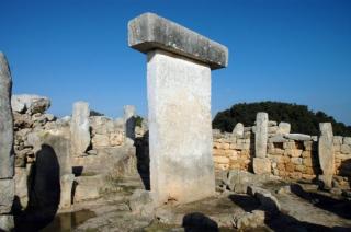 La taula de Torralba d'en salort, en Menorca. Autor: Juan Antonio Belmonte 8134