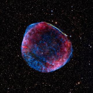 Imagen del remanente de la supernova SN 1006, localizado a aproximadamente 7.000 años luz de la Tierra. Portada de este número de Nature. // NASA 8200