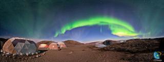Campamento base en el glaciar Qaleraliq que será el lugar principal desde donde se realizarán las retransmisiones (J.C. Casado Fuente: tierrayestrellas.com). 8231