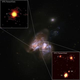 La imagen del fondo está tomada con el instrumento ACS de Telescopio Espacial Hubble (HST, Hubble Space Telescope) en el rango óptico y combina dos filtros, trazando fundamentalmente emisión de estrellas jóvenes y evolucionadas en azul y zonas donde hay m 8246