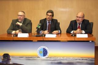 El director de la ACIISI, Juan Ruiz Alzola, el director del IAC, Rafael Rebolo, y el director general de GRANTECAN, Pedro Álvarez, durante la presentación de las actuaciones científicas programadas para el período 2014-2020 tras la firma de tres convenios 8308