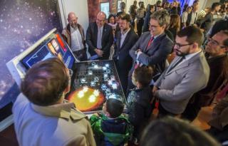 The Director of the IAC, Rafael Rebolo, the President of the Cabildo of Tenerife, Carlos Alonso, the director of the ACIISI, Juan Ruiz Alzola, and the Director General of Culture of the Canarian Government, Xerach Gutiérrez Ortega, with the Curators of th